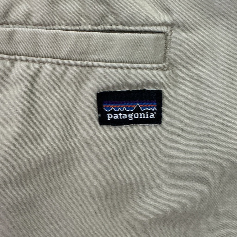 Patagonia Men's Khaki Flat Front Shorts size 35